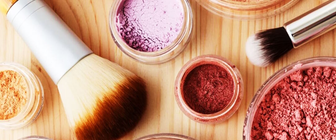 Unmasking Makeup Allergies: Navigating the World of Cosmetics with Sensitivity